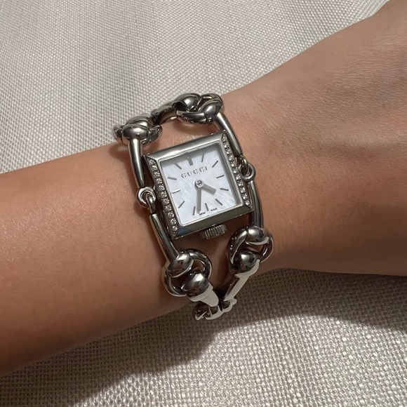 GUCCI SIGNORIA 20MM DIAMOND WHITE MOTHER OF PEARL STAINLESS STEEL WATCH - Picture 6 of 8